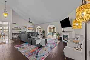 Smart TV, fireplace