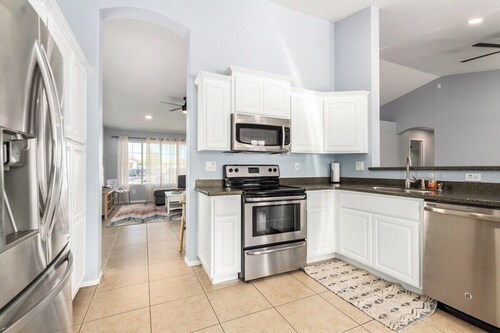 Near Cardinal Stadium & Entertainment District!