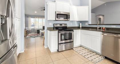 Near Cardinal Stadium & Entertainment District!