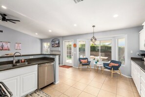 Fridge, microwave, oven, stovetop - Redzone Retreat 4B/2B with Pool - Glendale House sleeps 8 (Glendale)