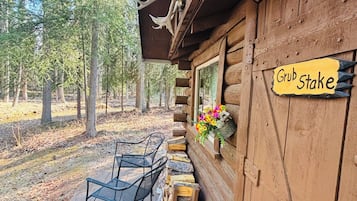 Classic Cabin, Mountain View | Front of property