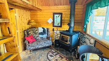 Deluxe Cabin, Mountain View | Living area