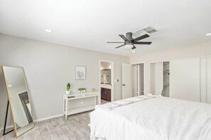 3 bedrooms, desk, iron/ironing board, free WiFi - Desert Escape in Chandler – Pool, Games & Modern Comfort (Chandler)