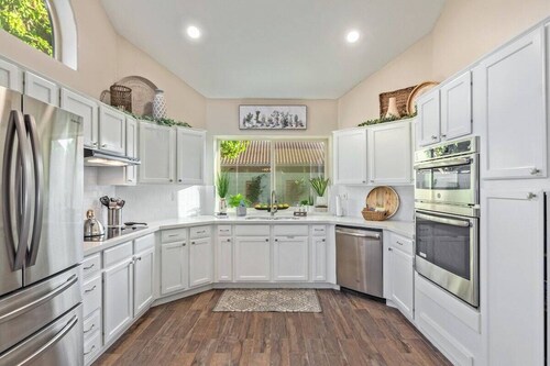 Luxe Tempe Retreat | Heated Pool, Putting Green & Firepit Oasis