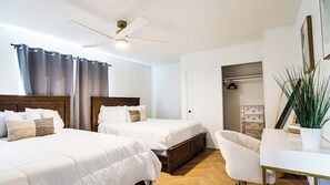 3 bedrooms, desk, iron/ironing board, free WiFi
