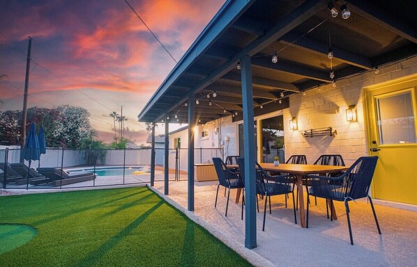 Outdoor dining