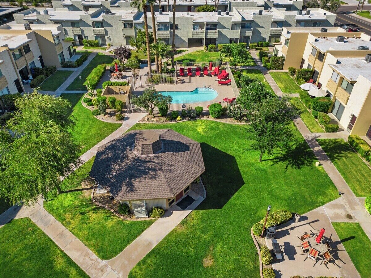 Een verwarmd zwembad