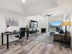 Smart TV - 12th hole Golf Views at Old Town Continental Condo w/Pool and Hot Tub (Scottsdale)