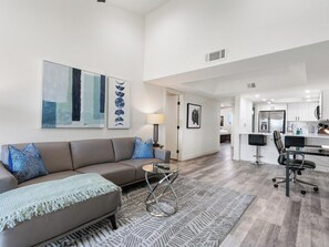 Smart TV - Scottsdale Golf View – Fairway Views in Old Town! (Scottsdale)