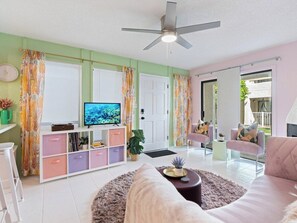 TV, fireplace