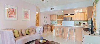 Charming 1BR condo in Old Town Scottsdale, featuring garden views and modern amenities.