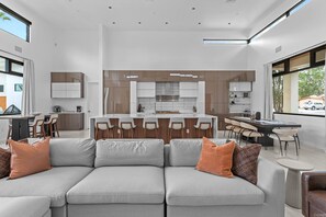 Smart TV, fireplace - Luxury Modern Villa with Pool, Hot Tub, & Pickleball/Basketball Sports Court in Scottsdale (Scottsdale)