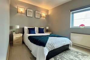 1 habitación, tabla de planchar con plancha, wifi gratis y ropa de cama