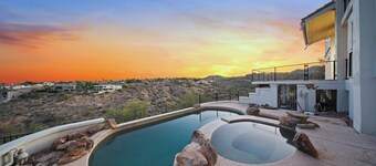 Horizons & Sunsets 5BR Retreat House