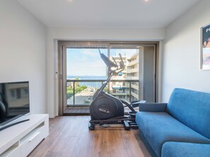 TV - Beautiful 2-Br Apartment, Sea View, Beaches Within Walking Distance (Cannes)