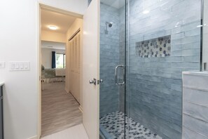 Shower, towels - Updated Family Villa | Patio, Walk to Pool/Beach/Trails/Tennis, Bikes (Hilton Head Island)