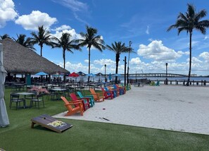 Outdoor dining - Outdoor Oasis in Sunny SW Florida (Port Charlotte)
