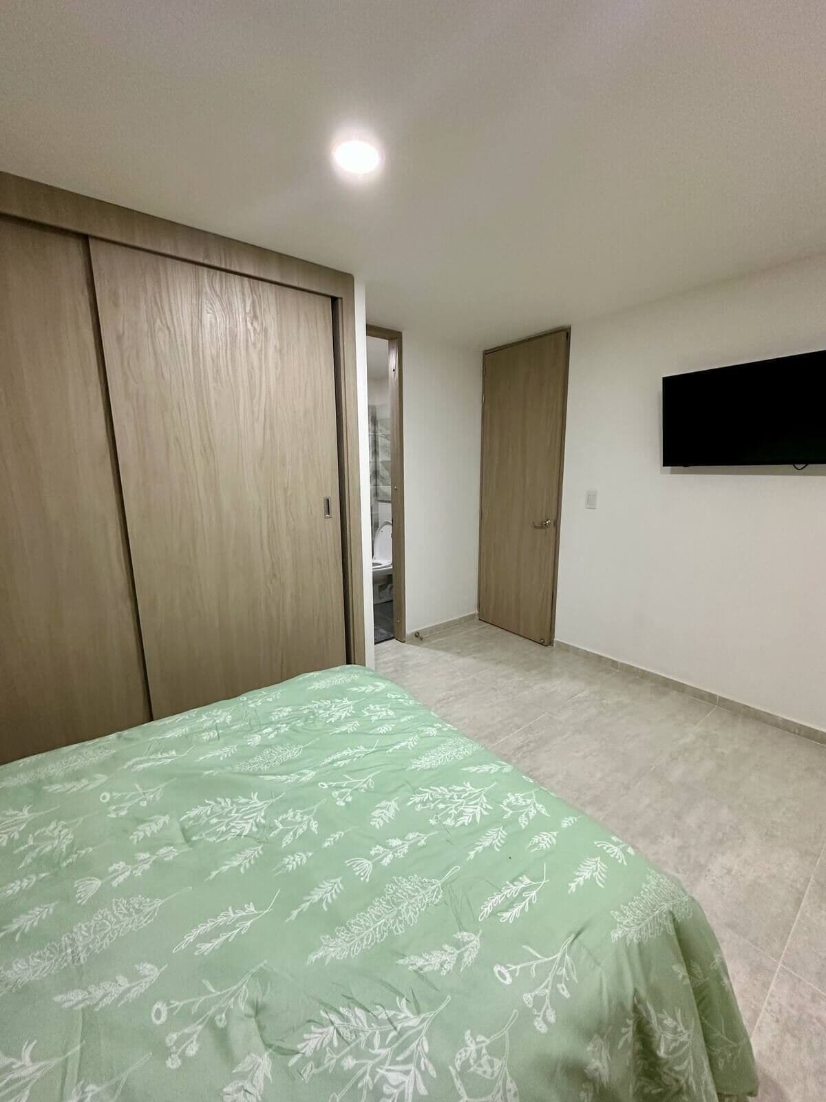 3 soverom, strykejern/-brett, wi-fi og sengetøy