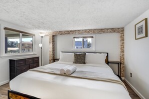2 bedrooms, desk, iron/ironing board, free WiFi