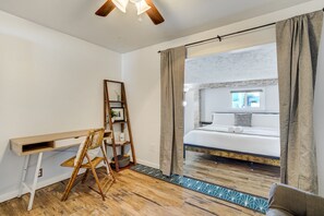 2 bedrooms, desk, iron/ironing board, free WiFi