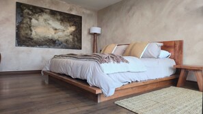 4 habitaciones, tabla de planchar con plancha, wifi y ropa de cama 