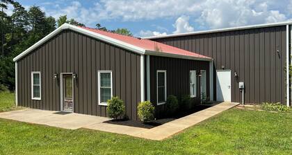 Charming 1-bedroom bungalow in lovely Roebuck