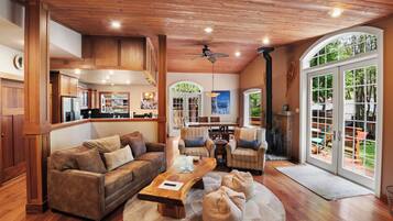 Smart TV, fireplace, stereo