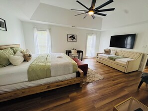 5 bedrooms, iron/ironing board, Internet