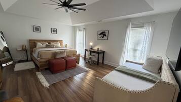 5 chambres, bureau, fer et planche à repasser, lit parapluie