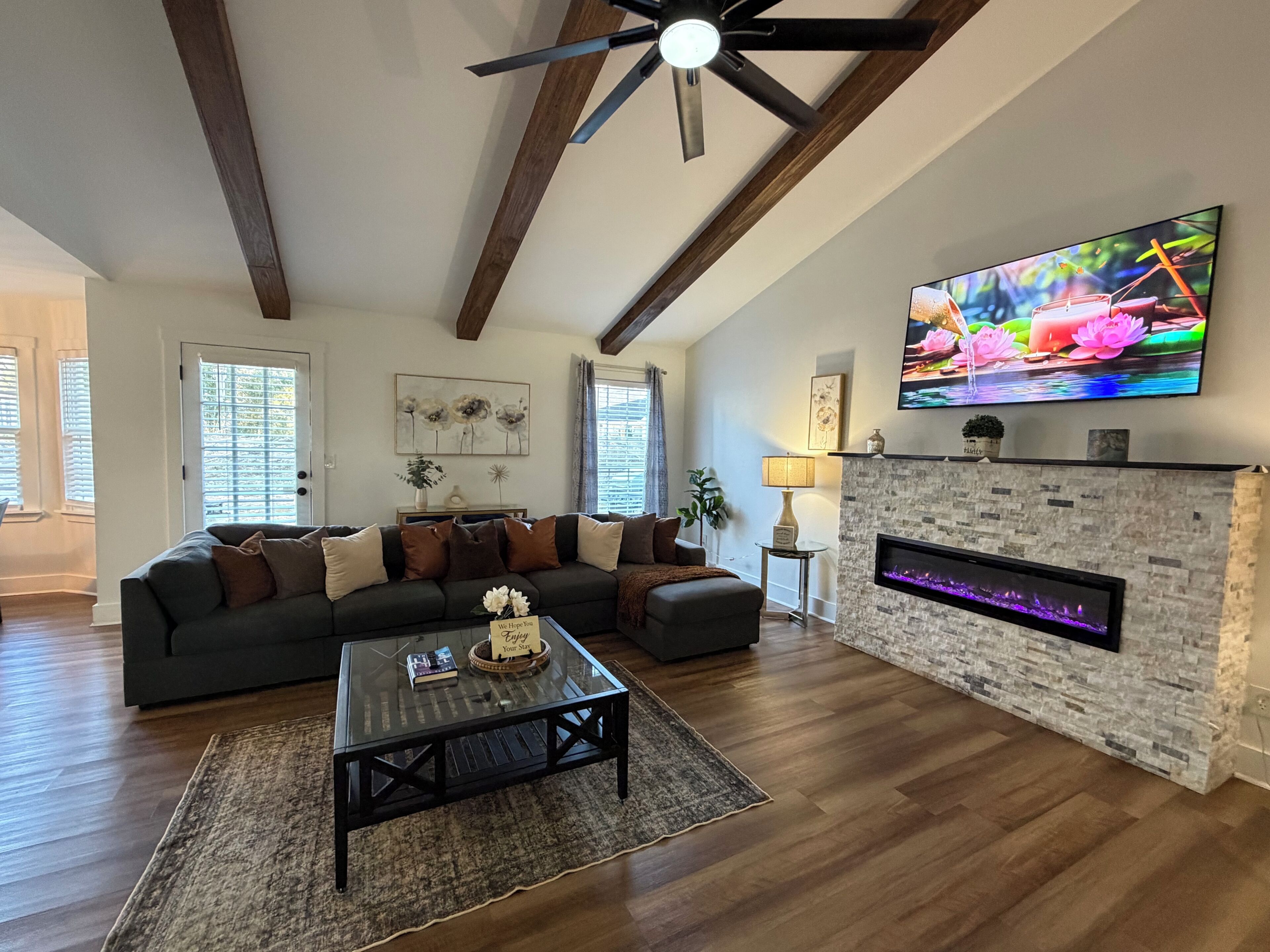 Télévision, cheminée