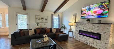 TV, fireplace