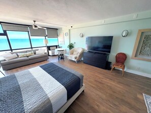 1 bedroom, iron/ironing board, WiFi, bed sheets - Spectacular views - direct oceanfront studio w/kitchen & pool (Daytona Beach)