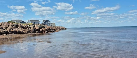 Chaises longues, serviettes de plage