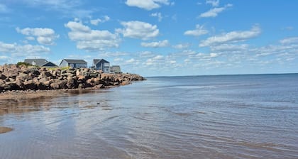 Sea'Renity Beach Cottage Grand-Barachois minutes from Shediac and Moncton