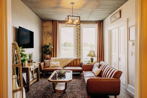 3-bedroom apartment downtown Madison