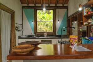 Micro-ondes, four, plaque de cuisson