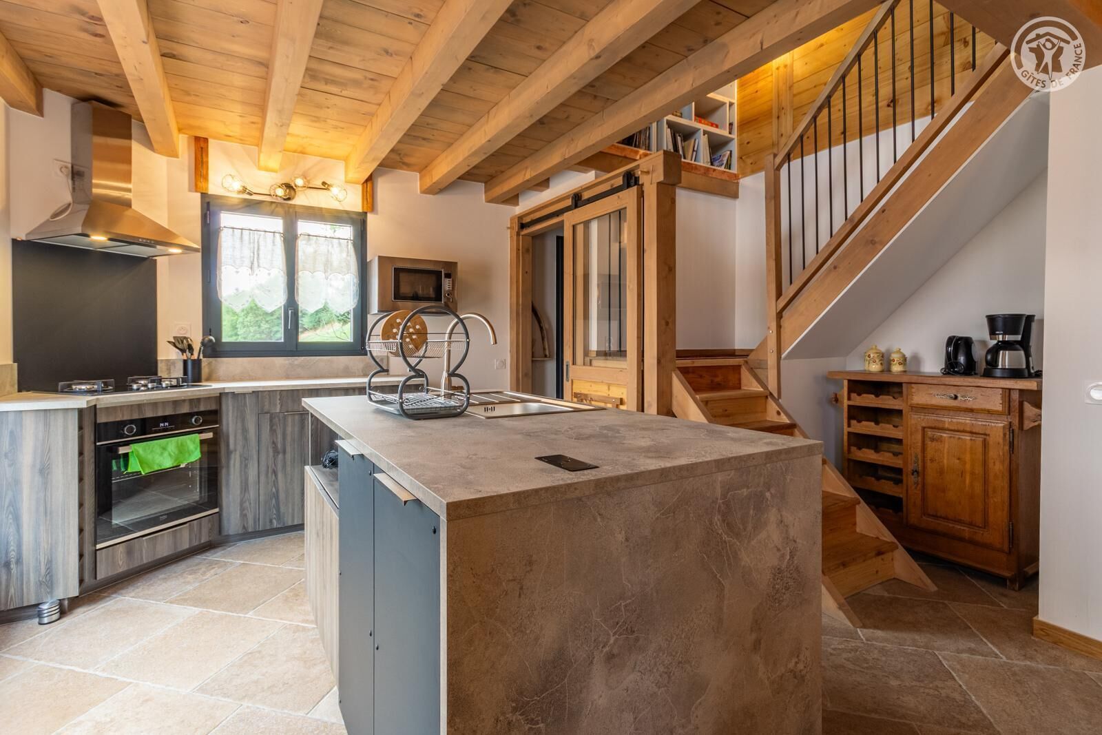 冰箱、微波炉、烤箱、炉灶