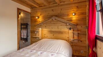 2 bedrooms, iron/ironing board, travel crib, bed sheets