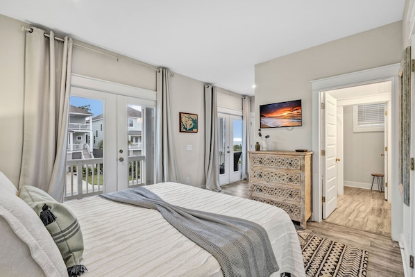 4 bedrooms, desk, iron/ironing board, free WiFi