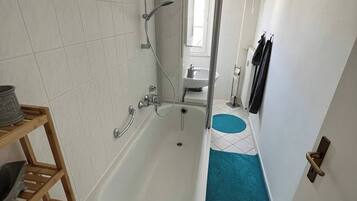 Apartment, 2Â Schlafzimmer, Raucher, Balkon | Badezimmer