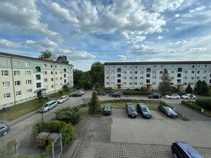 View from property - Charming 4-person Apartment in Hoyerswerda City Center (Hoyerswerda)