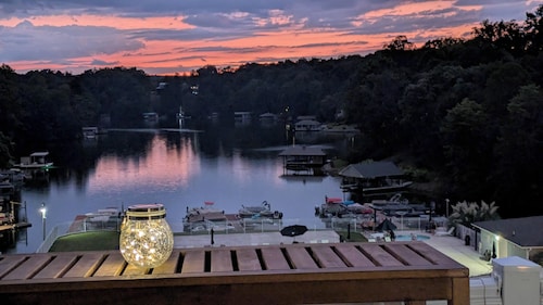 Lakefront Hideaway - Lake Views with Kayaks Available - 2+ Night Discount