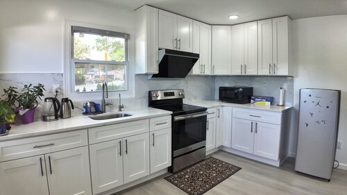 Sunny House in Queens · Entire Home · Private Parking