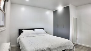 2 室のベッドルーム、デスク、WiFi (無料)