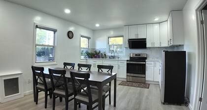 Sunny House in Queens · Entire Home · Private Parking