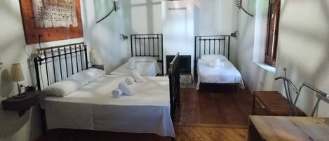 3 bedrooms, desk, iron/ironing board, free WiFi