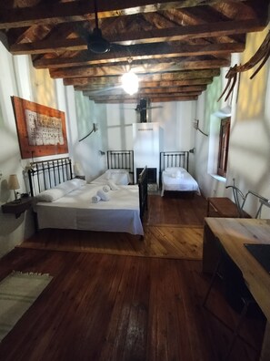 3 bedrooms, desk, iron/ironing board, free WiFi