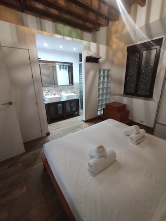 3 bedrooms, desk, iron/ironing board, free WiFi. Casa rural con encanto rodeado de Naturaleza