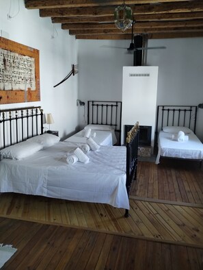 3 bedrooms, desk, iron/ironing board, free WiFi