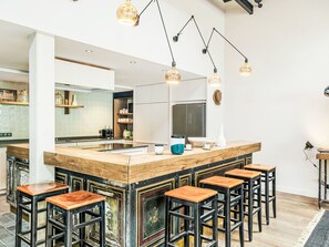 Kühlschrank, Mikrowelle, Ofen, Geschirrspüler